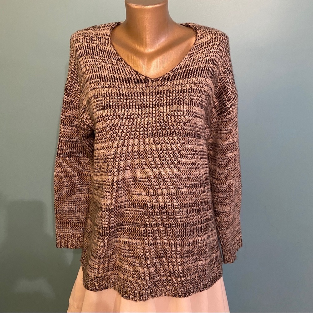 🇨🇦 DKR & Co  women’s grey sweater‎ in size large designed in Canada